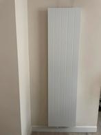 Verticale radiator in perfecte staat te koop, Doe-het-zelf en Bouw, Ophalen, Zo goed als nieuw, Radiator