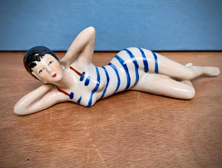 ANCIENNE FIGURINE en PORCELAINE BAIGNEUSE ART DÉCO 1930, Antiek en Kunst, Antiek | Porselein, Ophalen of Verzenden