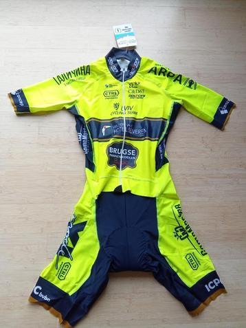 Koerskledij Aero uitrusting korte mouwen maat L ( Doltcini). beschikbaar voor biedingen