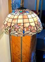 Mooie vloerlamp in Tiffany-stijl, Antiek en Kunst