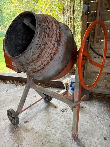 Betonmolen beschikbaar voor biedingen
