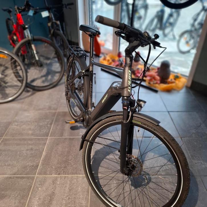 Giant elektrische fiets met weinig kilometers, Fietsen en Brommers, Elektrische fietsen, Zo goed als nieuw, Giant, Ophalen