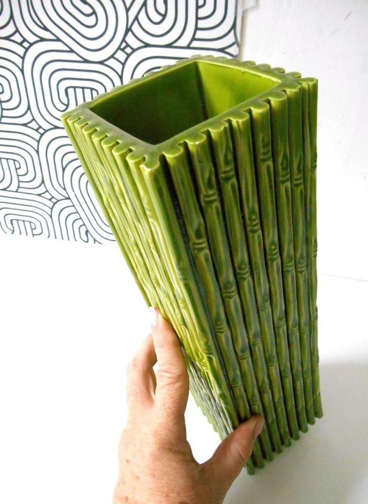 Design vaas in bamboe keramiek, Antiek en Kunst, Kunst | Designobjecten, Verzenden