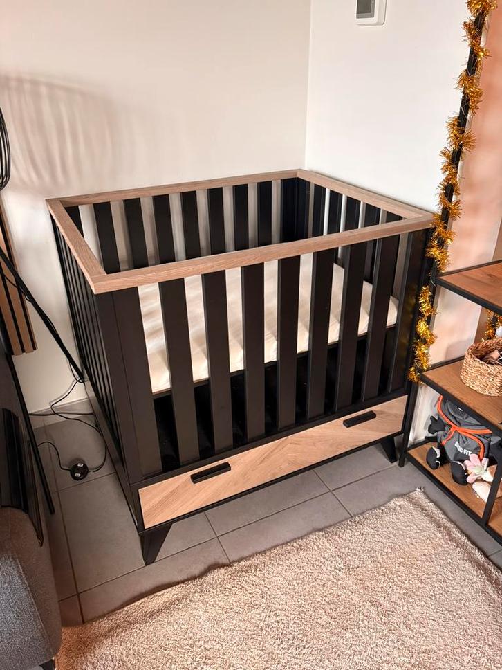 Interbaby box met lade – Lancaster zwart (visgraat), Enfants & Bébés, Parcs, Comme neuf, Tiroir, Enlèvement