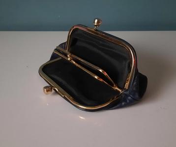Vintage portemonnee  beschikbaar voor biedingen