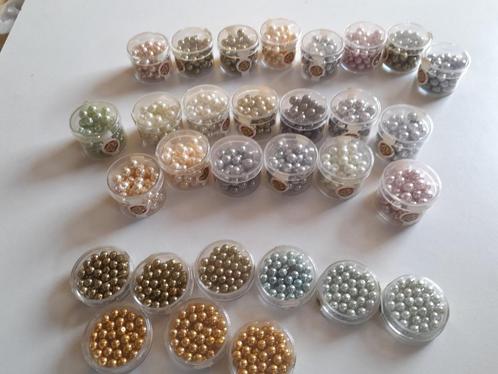 30 doosjes glasparels van 6 en 8 mm. OPRUIMING, Hobby en Vrije tijd, Kralen en Sieraden maken, Nieuw, Ophalen of Verzenden