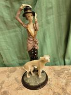 Beeld van vrouw met een hond (26cm hoog), Ophalen, Gebruikt, Mens