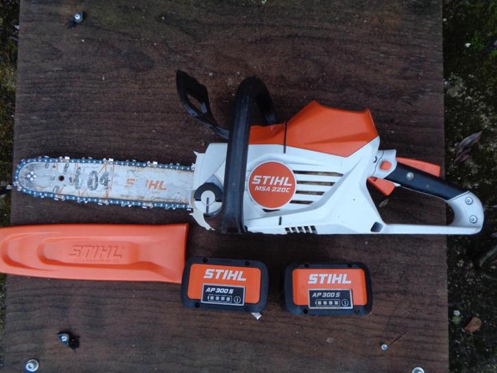 Stihl MSA 220.0 C kettingzaag met 2x AP 300 S, Jardin & Terrasse, Outils à main, Comme neuf, Enlèvement