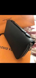 Wallet zippy xl Taiga Louis Vuiton, Bijoux, Sacs & Beauté, Comme neuf, Noir