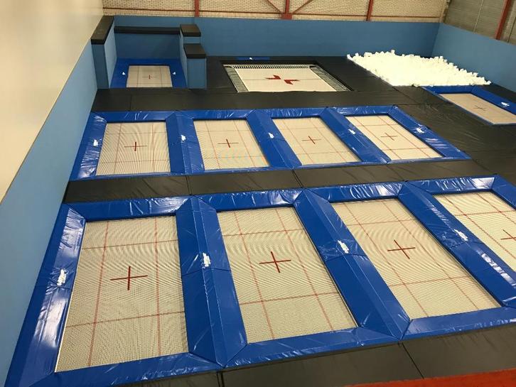 Rij (4) Eurotrampolines - Professioneel!, Sport en Fitness, Turnen, Zo goed als nieuw, Materiaal, Blauw, Ophalen