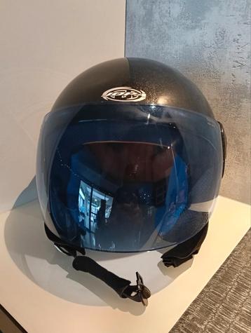 Mooie helm beschikbaar voor biedingen