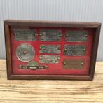 Kader met oude identificatieplaatjes CITROËN, Antiek en Kunst, Curiosa en Brocante, Ophalen of Verzenden