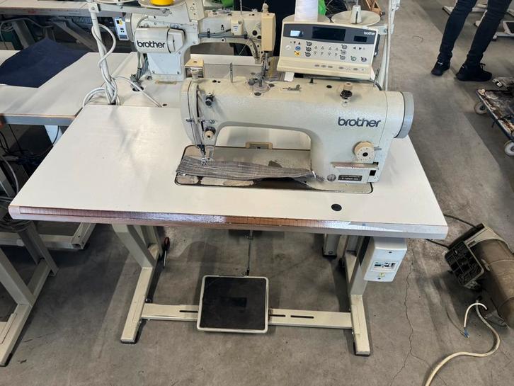 Industriele naaimachine brother automaat rechtstik 220v, Hobby & Loisirs créatifs, Machines à coudre & Accessoires, Utilisé, Machine à coudre