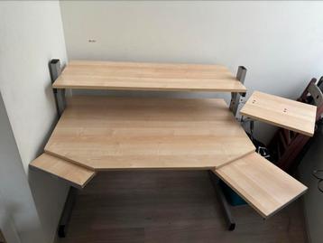 Bureau  beschikbaar voor biedingen