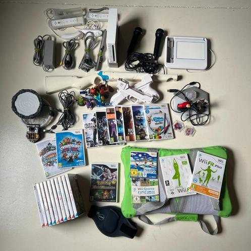 Nintendo Wii, 2 controllers, accesoires, pokemon, wii sports, Games en Spelcomputers, Spelcomputers | Nintendo Wii, Gebruikt, Met 2 controllers