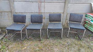 Quatre chaises 