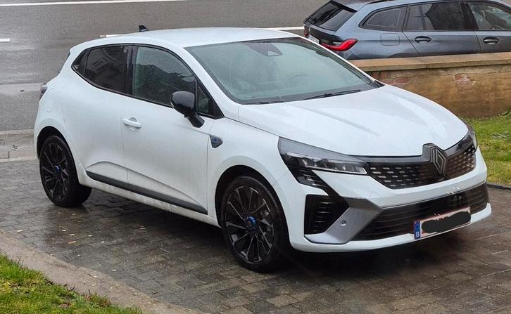 CLIO 5 full Hybrid 1.6 serie Alpine, Autos, Renault, Particulier, ABS, Caméra de recul, Régulateur de distance, Airbags, Air conditionné