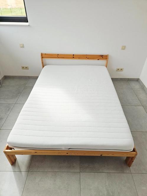 IKEA bed met matras (logeerbed), Huis en Inrichting, Slaapkamer | Bedden, Gebruikt, Tweepersoons, 140 cm, 200 cm, Hout, Ophalen