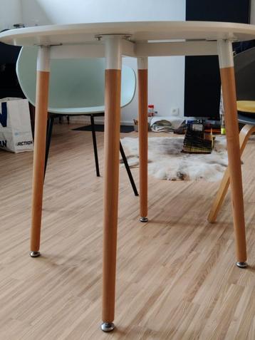 Rond Tafel 80 cm beschikbaar voor biedingen