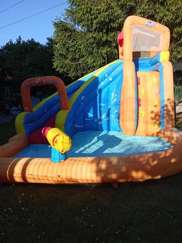 Opblaasbaar glijbaan met zwembadje te huur beschikbaar voor biedingen