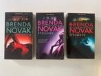 Brenda Novak, Vogelvrij-trilogie:  Opgeofferd Opgejaagd Opge, Boeken, Ophalen of Verzenden, Gelezen, Brenda Novak