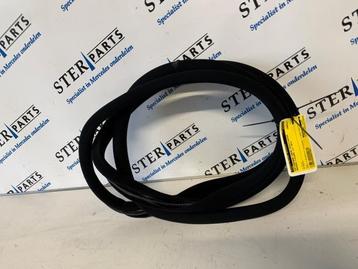 Portierrubber 4Deurs links-voor van een Mercedes C-Klasse beschikbaar voor biedingen