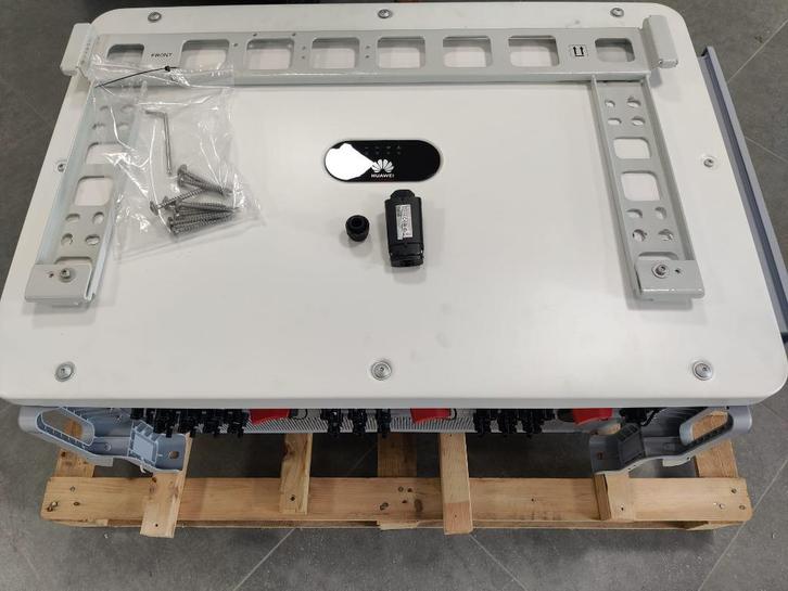 Omvormer Huawei SUN2000-100KTL-M1, Doe-het-zelf en Bouw, Zonnepanelen en Toebehoren, Gebruikt, Compleet systeem, 200 wattpiek of meer