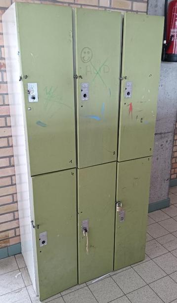 Oude zwembadlockers. Moeten voor eind augustus weg. beschikbaar voor biedingen