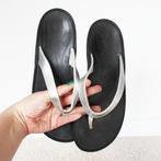 Superbes chaussons en cuir Olukai - s23 (taille 41) €35, -, Olukai, Comme neuf, Envoi, Sandales de bain