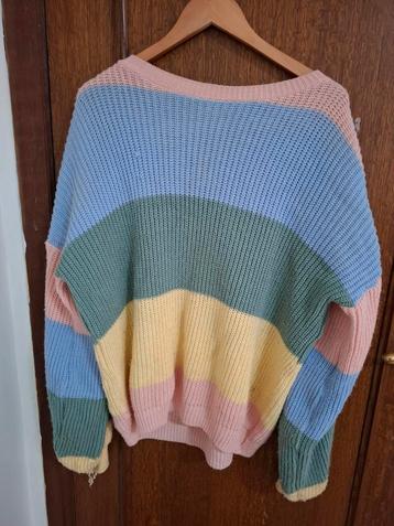 Mooie pastel trui beschikbaar voor biedingen