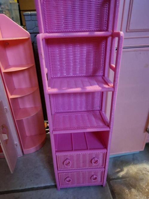 Meubles de boutique de bain vintage Barbie MTC Pink, Enfants & Bébés, Jouets | Poupées, Comme neuf, Barbie, Enlèvement ou Envoi