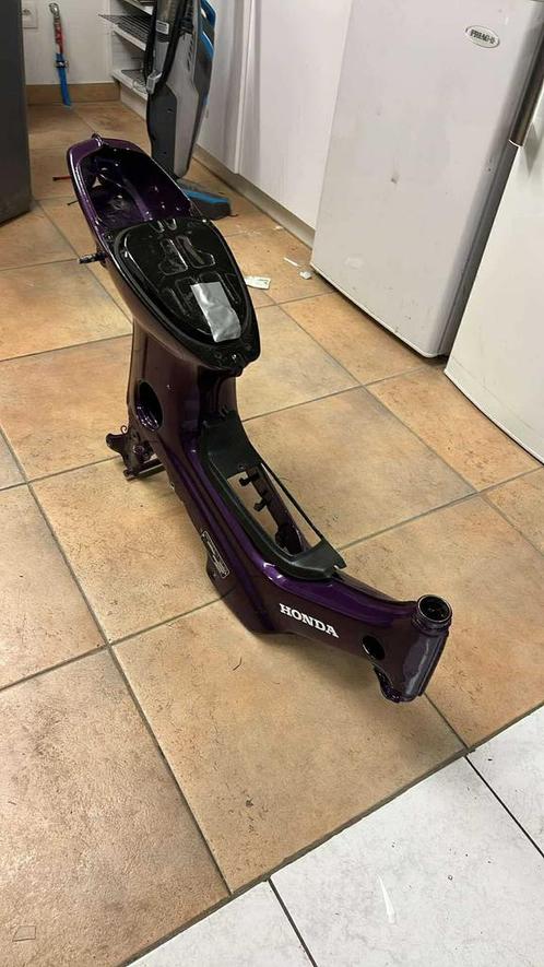 Honda cf50 chaly, Fietsen en Brommers, Brommeronderdelen | Algemeen, Zo goed als nieuw, Frame, Ophalen