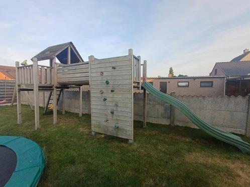 Houten buiten speelhuis met glijblaan en klimmuur, Kinderen en Baby's, Speelgoed | Buiten | Speelhuisjes, Hout, Ophalen