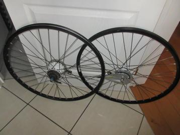 Voor-achterwiel 28Inch,Shimano 8 Nexus versnell,naafdynamo beschikbaar voor biedingen
