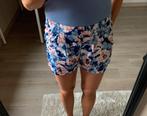 Blauw bloemen zomershortje, Kleding | Dames, Broeken en Pantalons, Blauw, Maat 38/40 (M), Kort, Ophalen of Verzenden