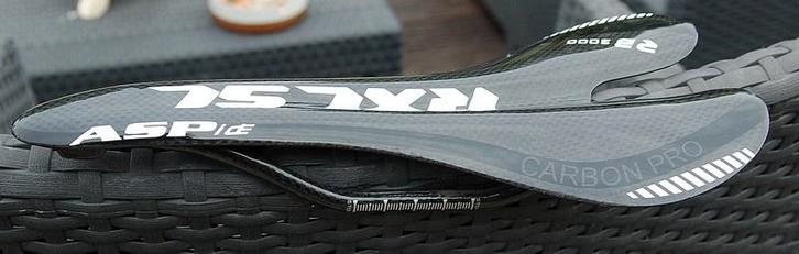 Carbon racefiets-zadel, splinternieuw., Sports & Fitness, Cyclisme, Neuf, Enlèvement