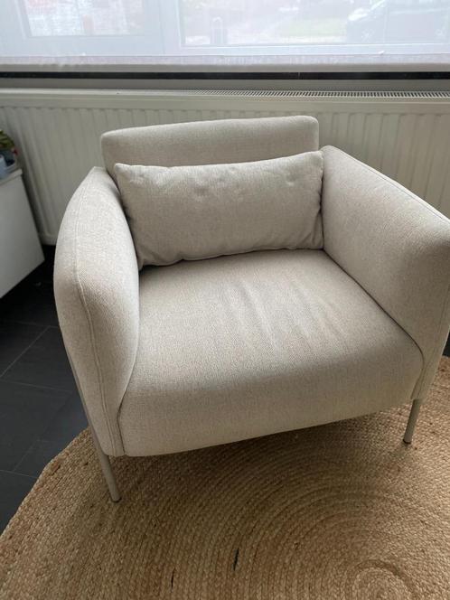 Fauteuil in beige stof (1 jaar oud), Huis en Inrichting, Fauteuils, Zo goed als nieuw, Stof, 75 tot 100 cm, 75 tot 100 cm, Ophalen