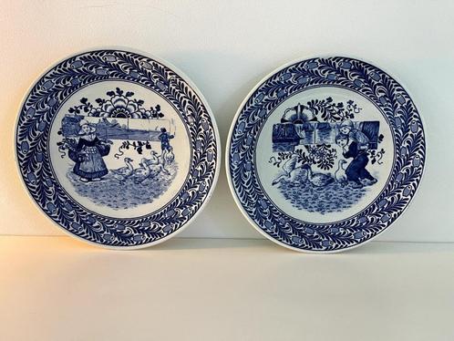 Petrus Regout Maastricht 2 Wandborden Porselein 21 cm, Delft, Antiek en Kunst, Antiek | Keramiek en Aardewerk, Ophalen of Verzenden