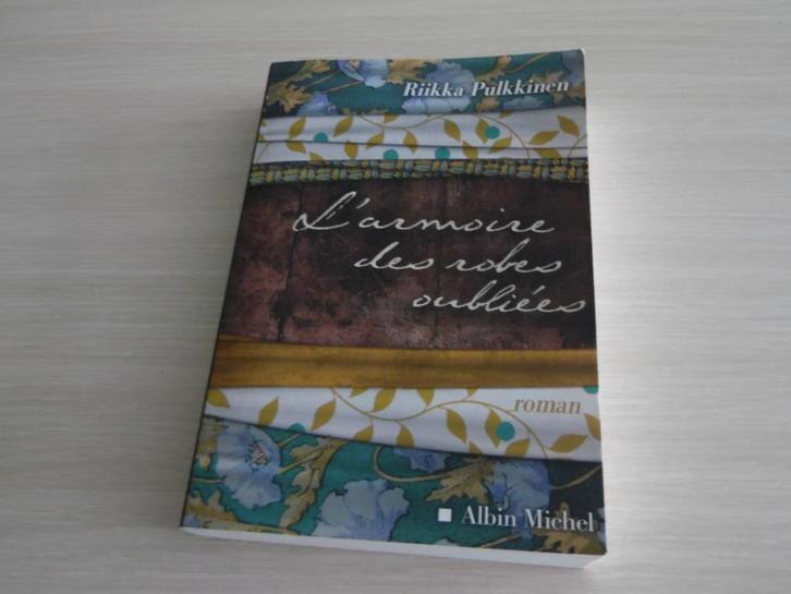L'ARMOIRE DES ROBES OUBLIÉES        RIIKKA PULKKINEN, Livres, Romans, Comme neuf, Europe autre, Enlèvement ou Envoi