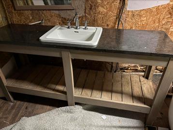 Nieuw gekocht, gestockeerd,nooit geplaatst lavabo + meubel beschikbaar voor biedingen