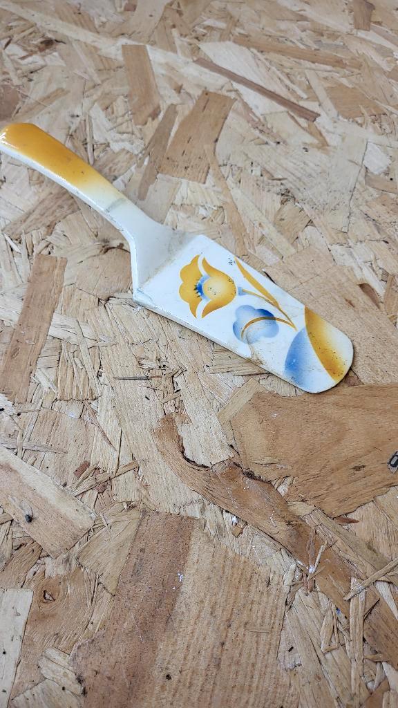 Pelle à tarte vintage – décor “Sélestat”, Antiquités & Art, Antiquités | Céramique & Poterie, Enlèvement