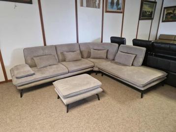 STOFFEN HOEKSALON MET POEF AFM 310 X 250 beschikbaar voor biedingen