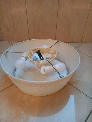 Plafondlamp beschikbaar voor biedingen