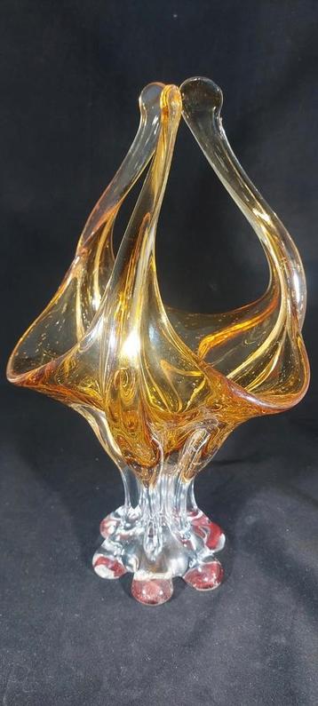 Handgeblazenamberkleurige glazen vaas Murano of Chalet-glas beschikbaar voor biedingen