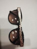 Zwarte dameszonnebril met gouden pootjes, Handtassen en Accessoires, Zonnebrillen en Brillen | Dames, Ophalen of Verzenden