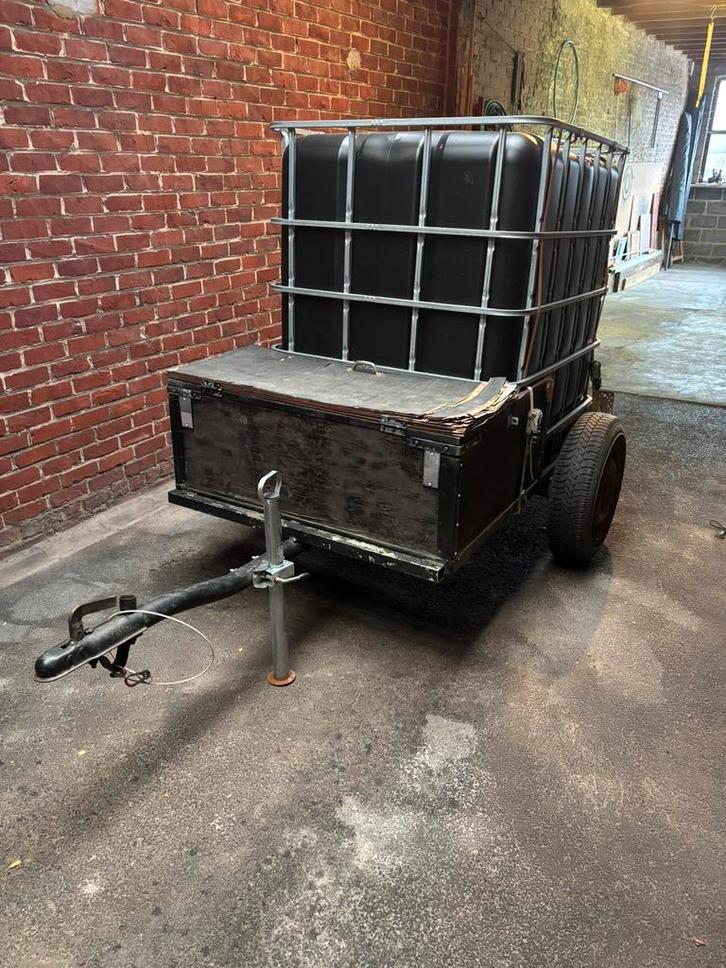 Zwart ibc vat op aanhanger., Animaux & Accessoires, Box & Pâturages, Accessoires, 2 ou 3 chevaux ou poneys