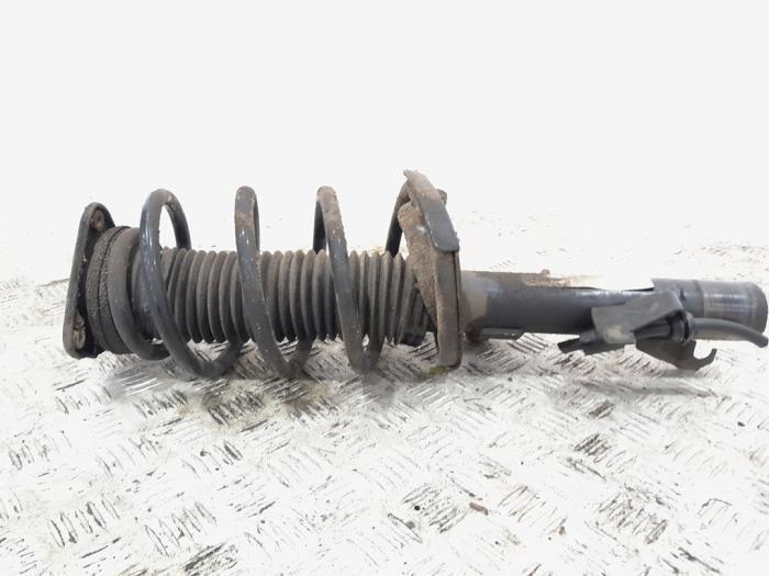 Amortisseur avant gauche d'un Volvo V50, Autos : Pièces & Accessoires, Suspension & Châssis, Volvo, Utilisé, 3 mois de garantie