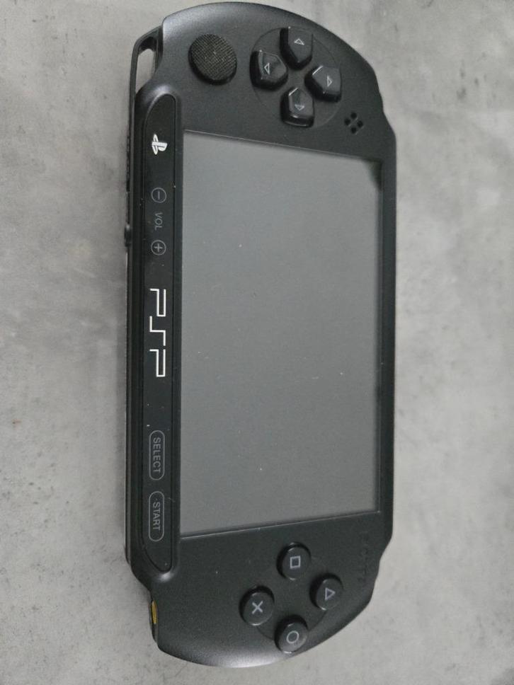 Complete en Zo Goed Als Nieuwe PSP E1004 + Extra's!, Games en Spelcomputers, Spelcomputers | Sony PSP, Zo goed als nieuw, PSP