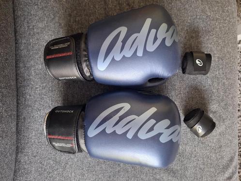 Bokshandschoenen OUTSHOCK 10oz en handwraps DOMYOS 2,5m, Sport en Fitness, Boksen, Zo goed als nieuw, Bokshandschoenen, Ophalen