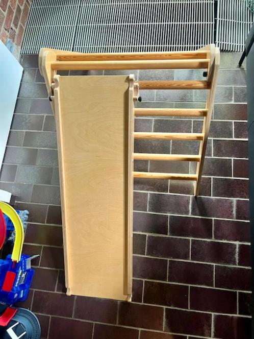 Klimdriehoek met glijbaan, Kinderen en Baby's, Speelgoed | Houten speelgoed, Gebruikt, Meubelstuk of Keukentje, Ophalen